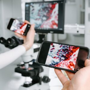 Výuka biologie – sdílení obrazu z mikroskopu na monitor pro celou třídu
